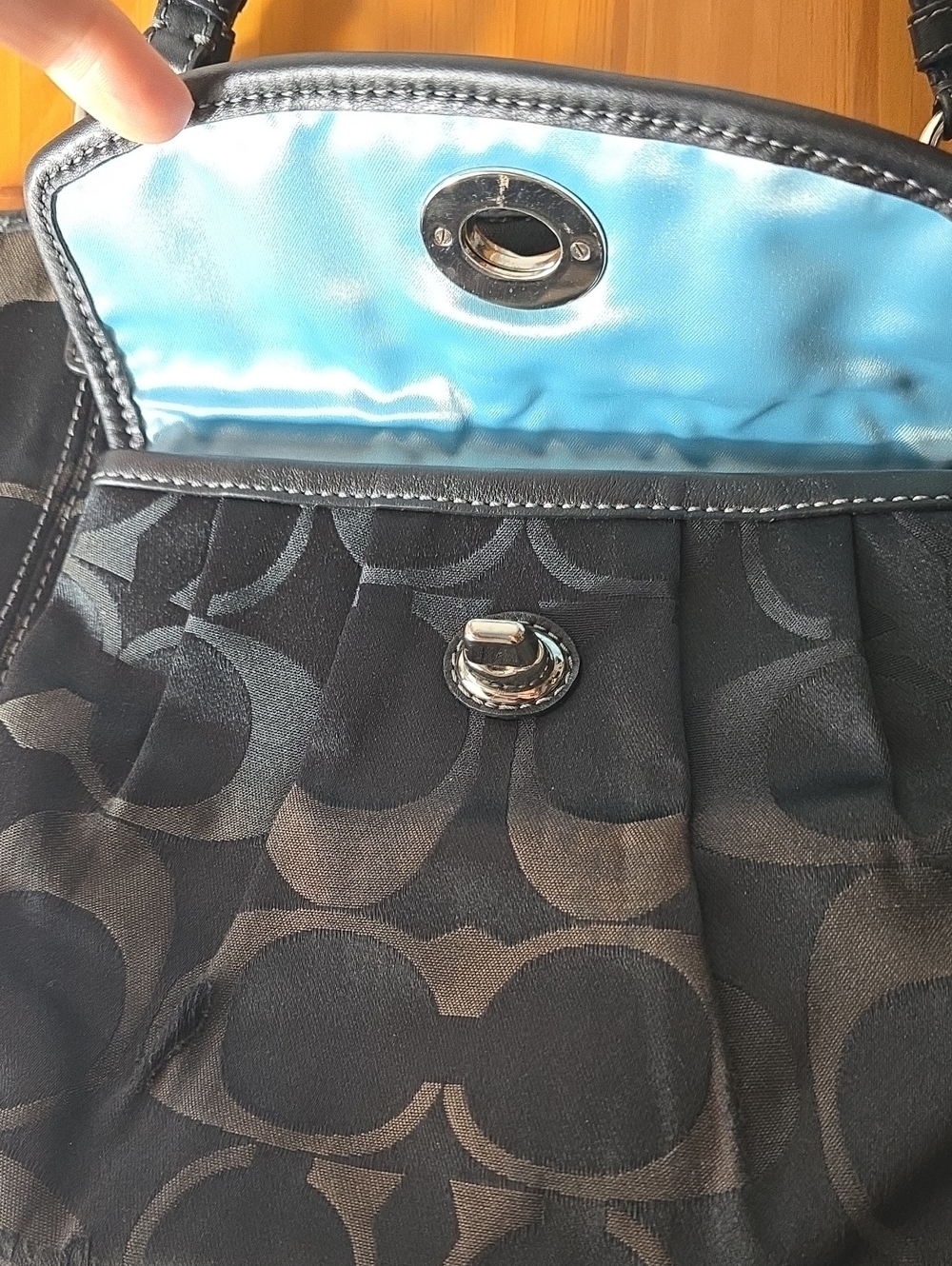 Coach Leah Bag - Picture 3 of 9